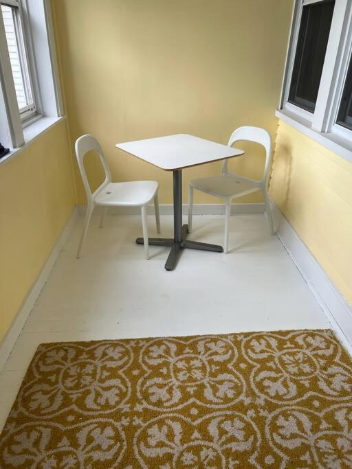 Cute Yellow 2-Br Bungalow W/Free Garage, Free Wifi Villa Milwaukee Exterior foto